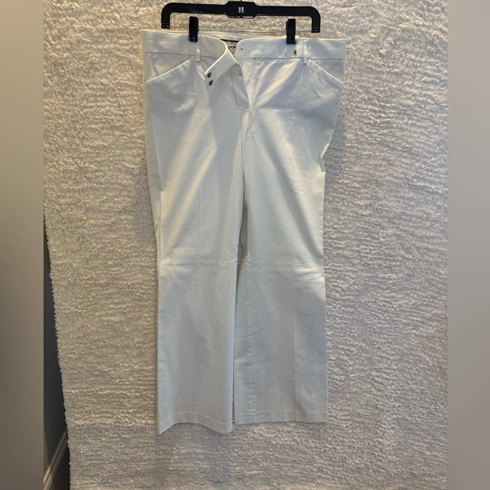 NWT: Express women’s editor flare work professional nautical White Dress Pants